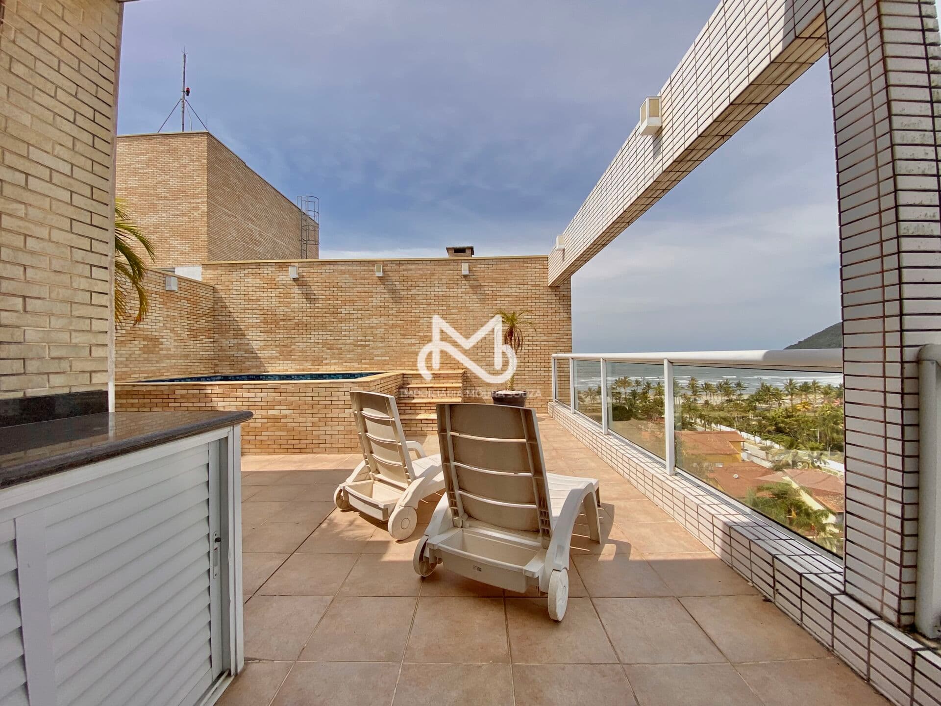 Cobertura com vista para o mar no Centro de Bertioga.