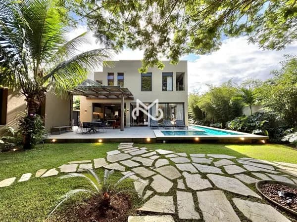 Casa de Alto Padrão no Módulo 12 em Riviera de São Lourenço