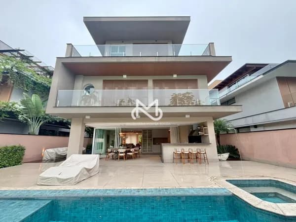 Casa à venda no Condomínio Royal Golf em Riviera de São Lourenço