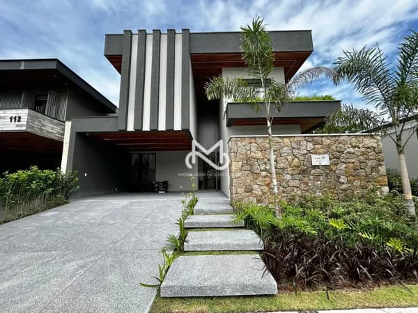 Casa de Alto Padrão à venda no Módulo 16 da Riviera de São Lourenço.