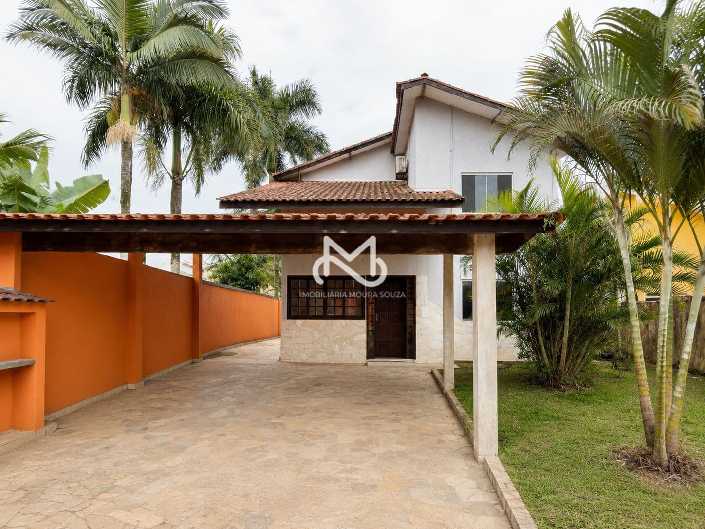 Casa para locação em condomínio no Centro de Bertioga/SP