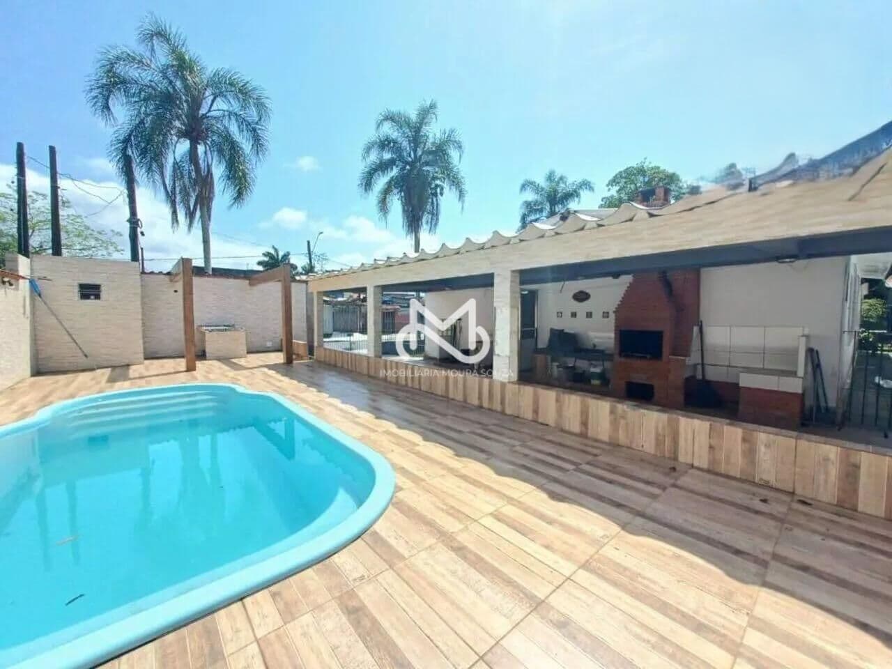 Casa a 250m da praia à venda no Jardim Indaiá em Bertioga/SP