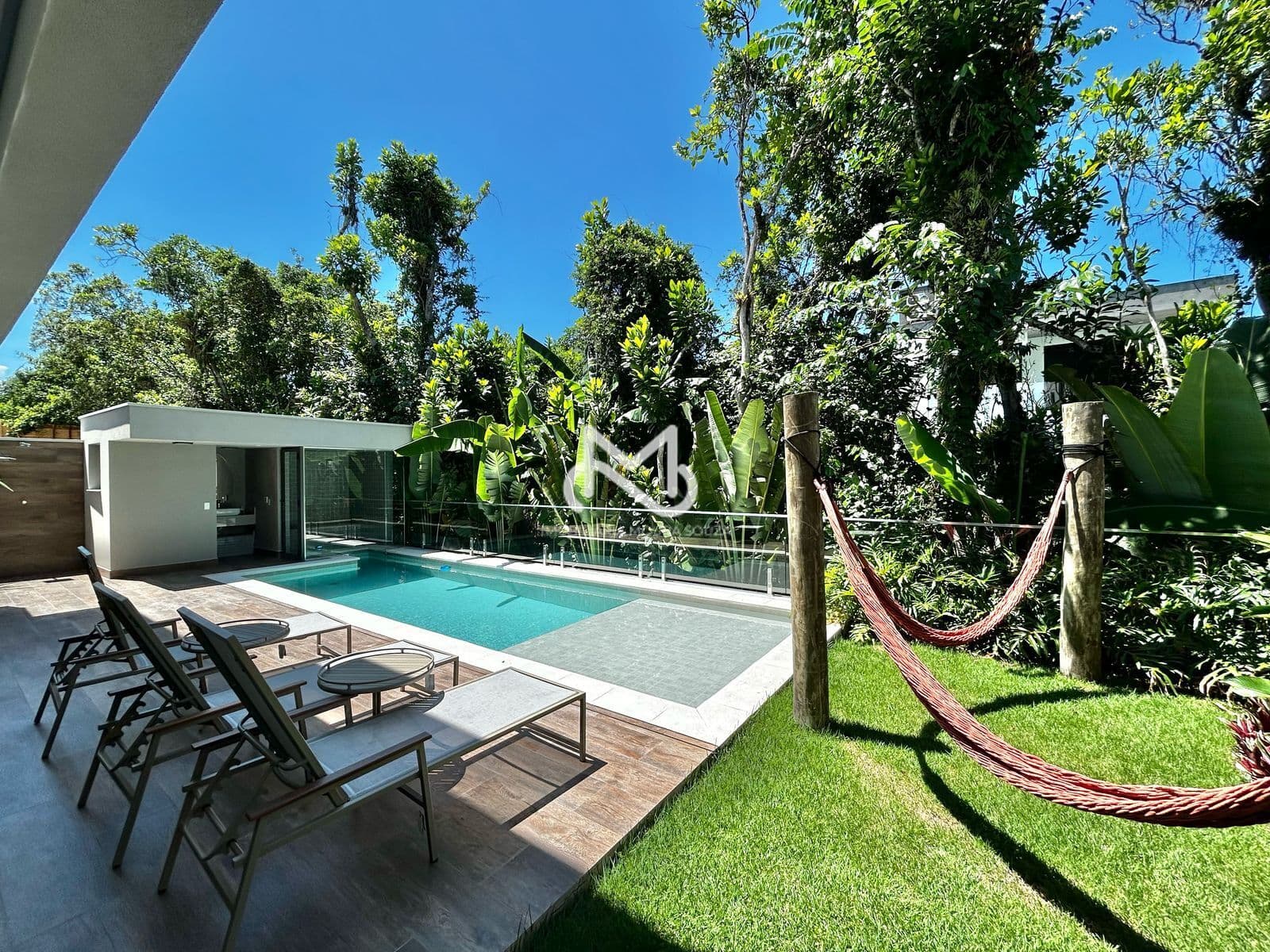 Casa Nova de Alto Padrão com 6 suítes À Venda