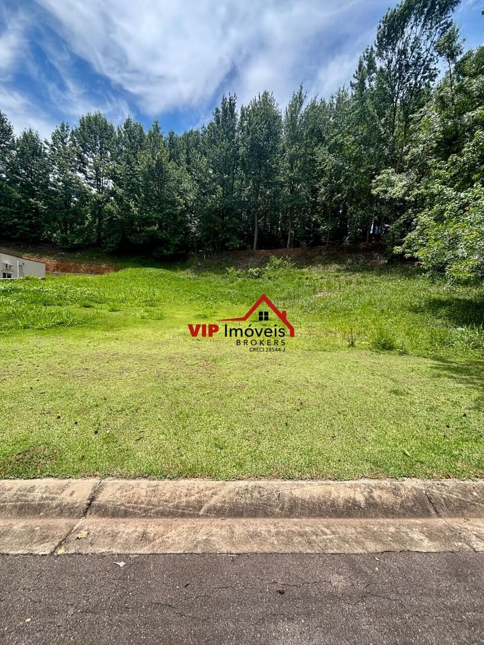 Belíssimo Terreno com 1.000m² no Loteamento fechado Terra Caxambu