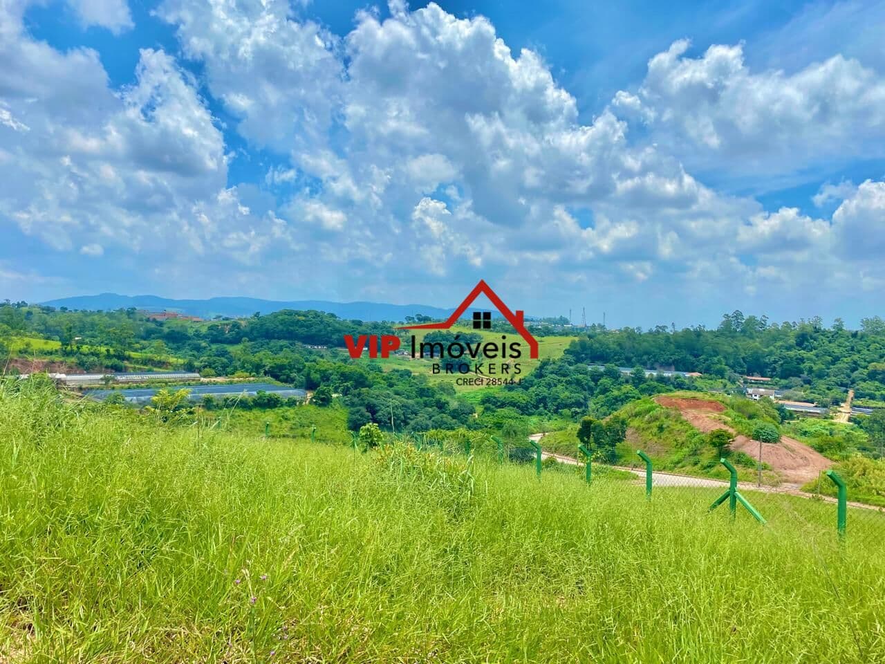 Lindo terreno com 2004m² no Vale Azul Caxambu
