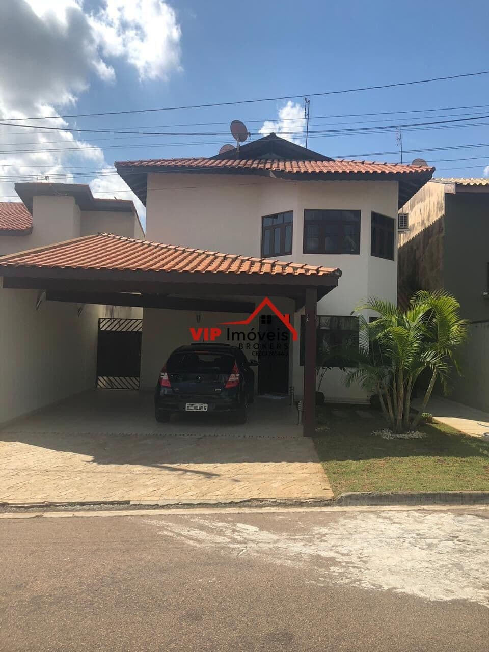 Excelente casa com 4 dormitórios no Condomínio Portal da Primavera - Campo Limpo