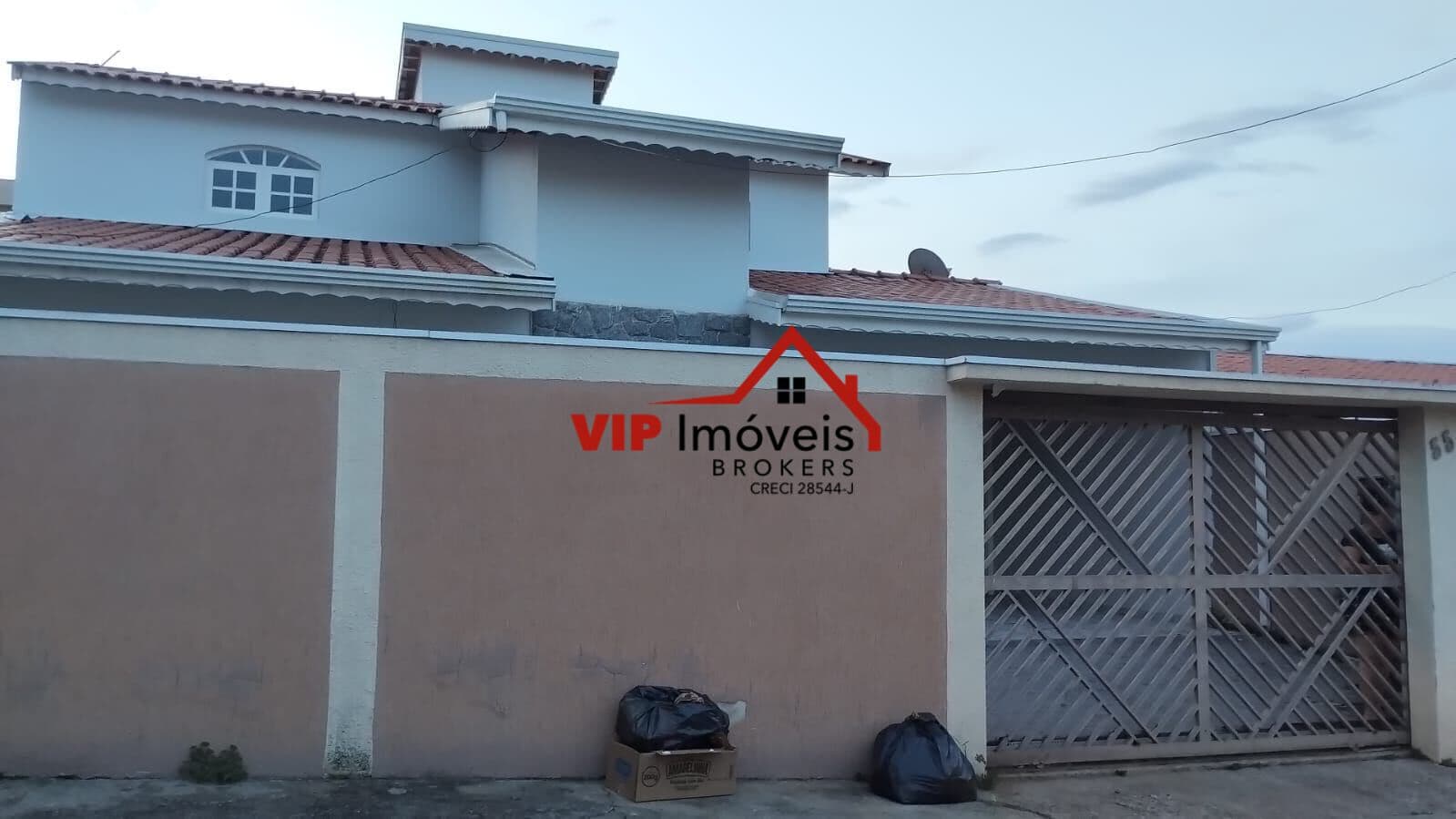 Belíssima Casa a venda 4 dorms 2 suites - Jundiaí/SP