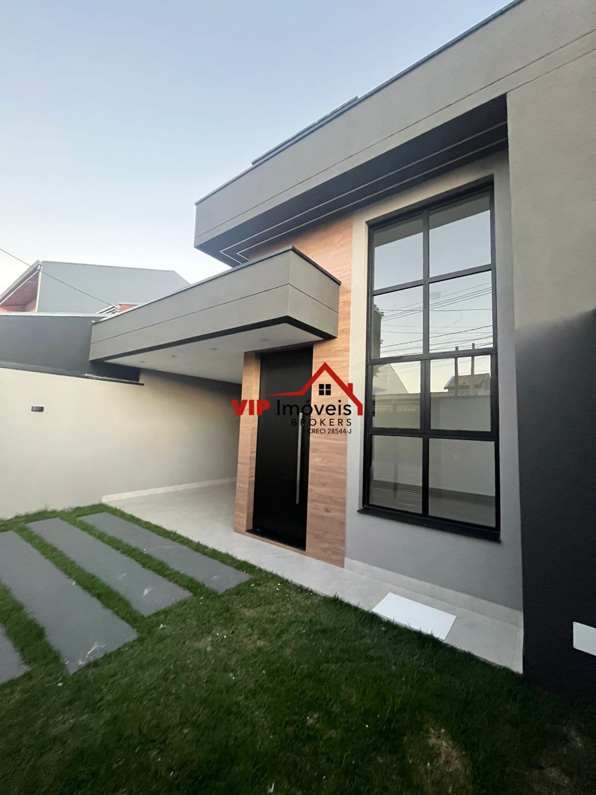 Excelente casa térrea nova com 3 dormitórios sendo 1 suíte