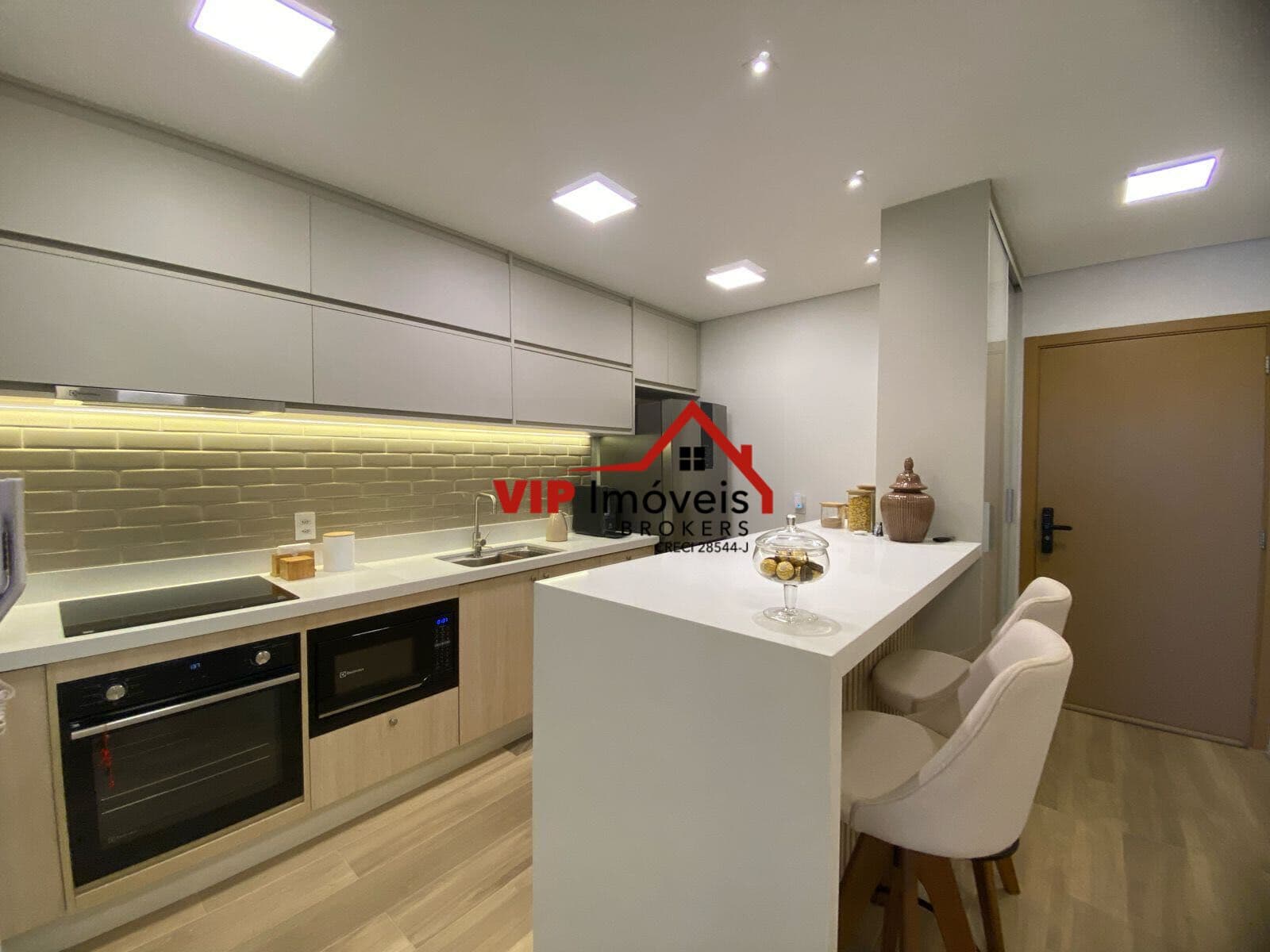 Apartamento Mobiliado à venda Cond. Torres de Ozanan