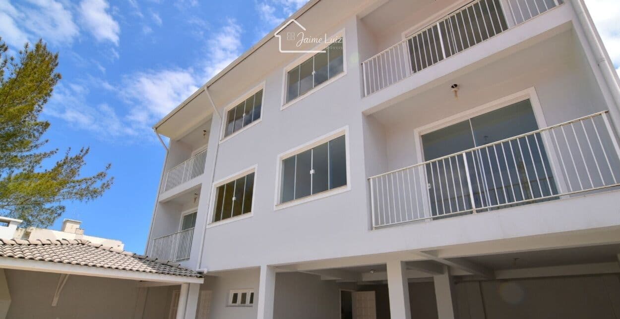 Casa Alvenaria + apartamentos