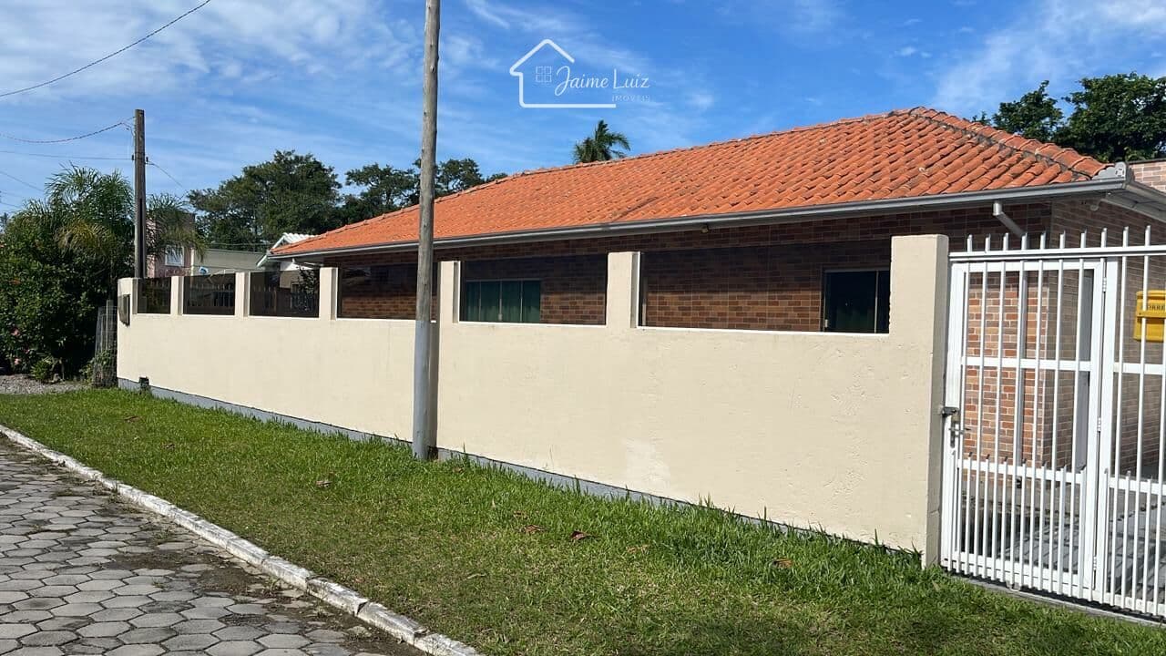 Casa com acesso a Lagoa em Caputera, Laguna/SC