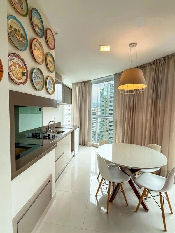 Apartamento Alto Padrão em Meia Praia, Itapema/SC