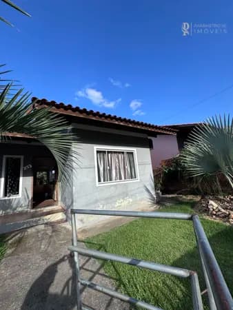 Casa com amplo terreno de 600 m² em rua sem saída