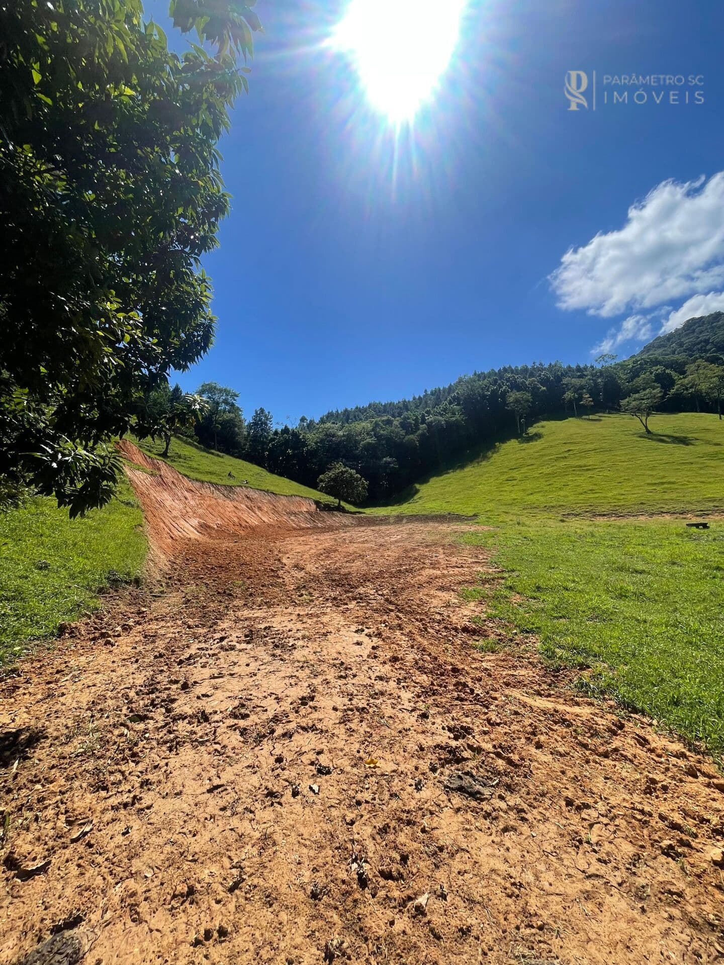 🌿 Terreno Rural à Venda – 10.000 m² ou 20.000 m² – Plano, Reservado e com Muita Água!