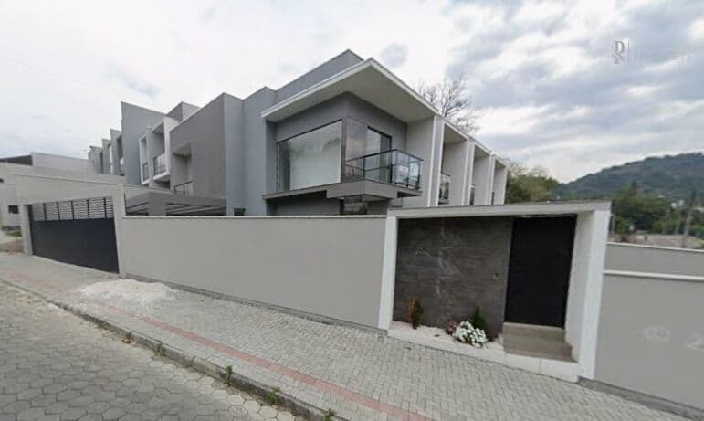 Sobrado com 3 dormitórios, sendo 1 suíte, 110 m2 no Passo Manso, Blumenau/SC