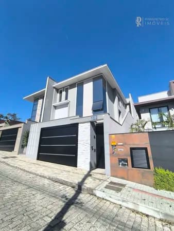 Destaque exclusivo! Casa Alto Padrão 3 suítes, piscina - 373m2 na Vila Nova, Blumenau/SC