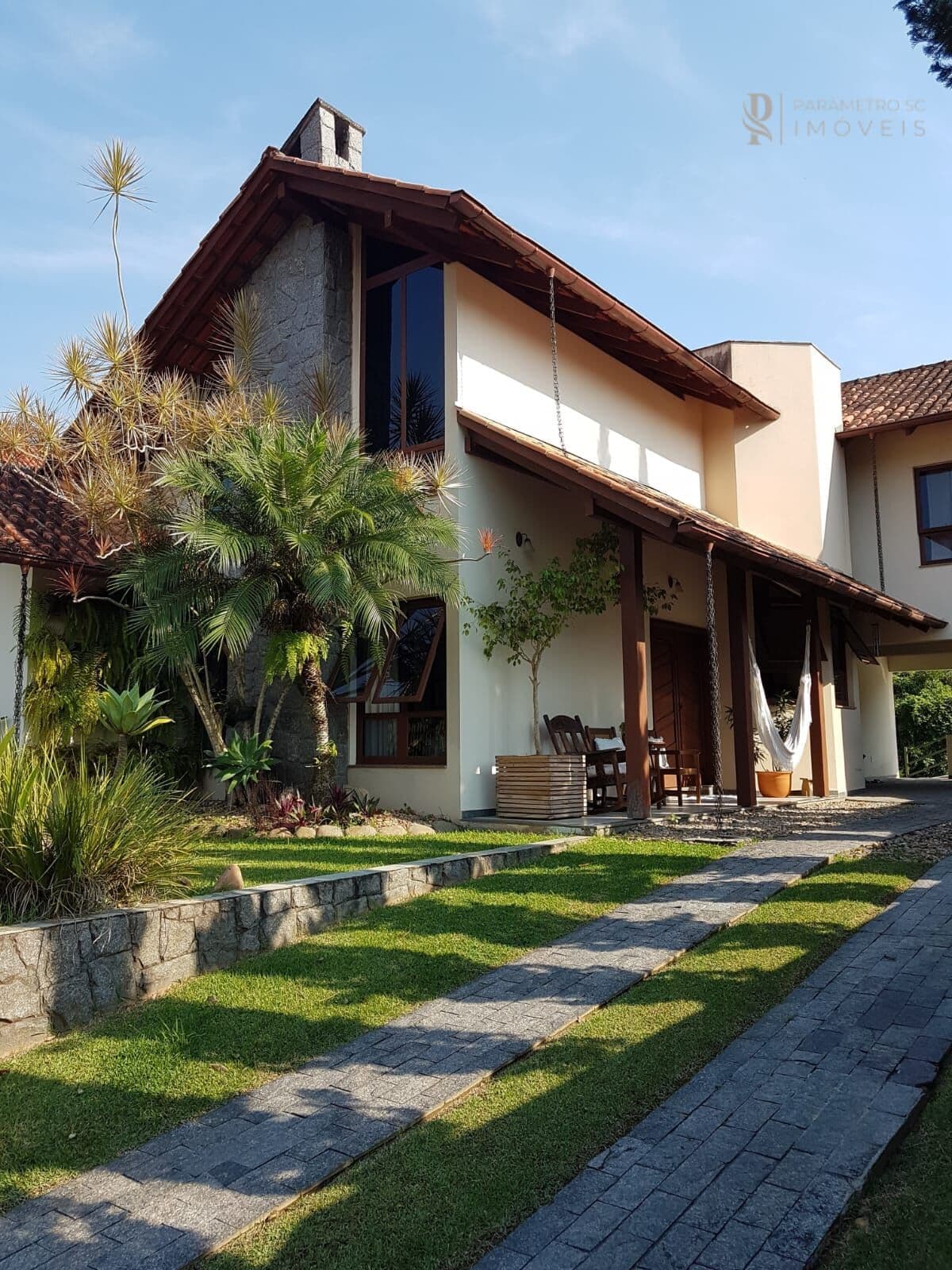 🏡 Casa Exclusiva no Centro de Timbó | Arquitetura Europeia e Amplo Terreno