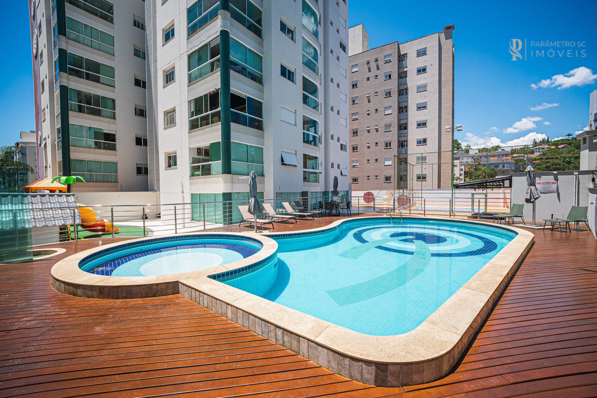 Alto Padrão - 3 suítes, 3 vagas - 213 m2 - Mobiliado no Jardim Blumenau, Blumenau/SC