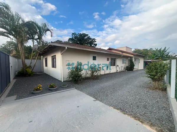 Casa em Canelinha - Centro