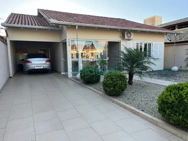 Casa em Canelinha - Centro