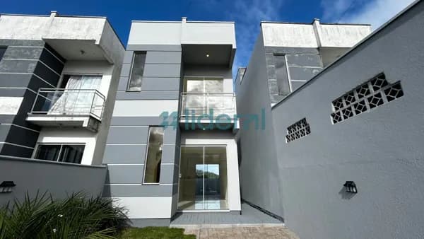 Sobrado em Canelinha - Centro