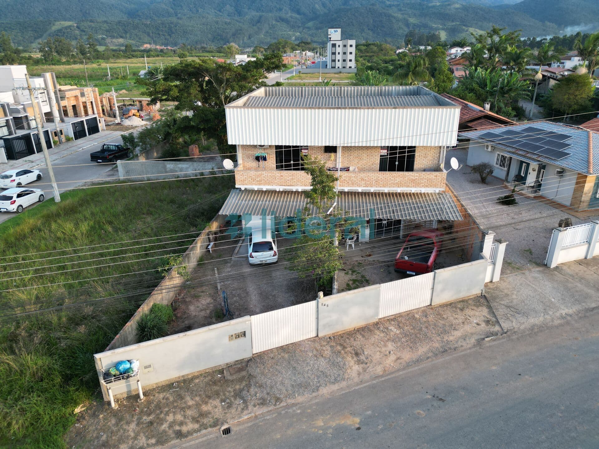 Sobrado em Canelinha - Centro