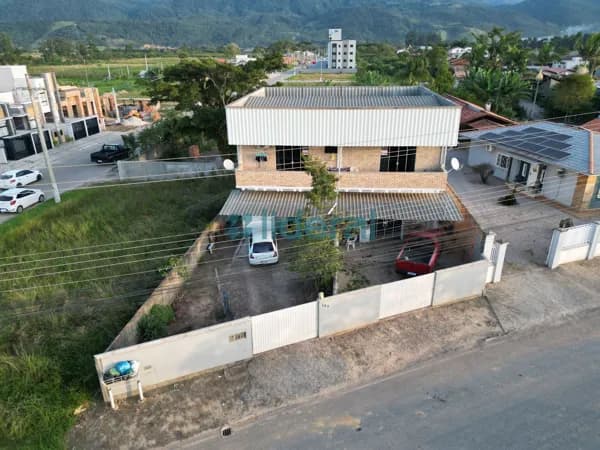 Sobrado em Canelinha - Centro