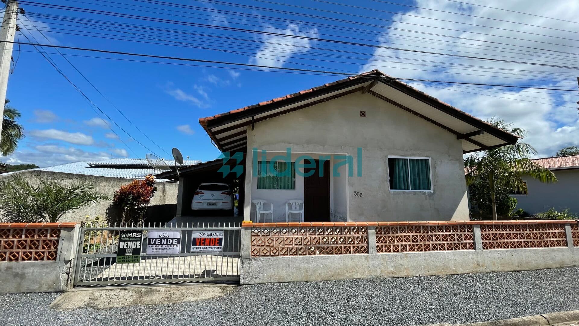 Casa à venda no Centro - Canelinha/SC
