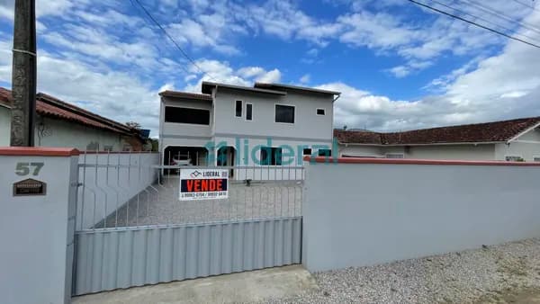 Casa à venda no Centro de Canelinha/SC