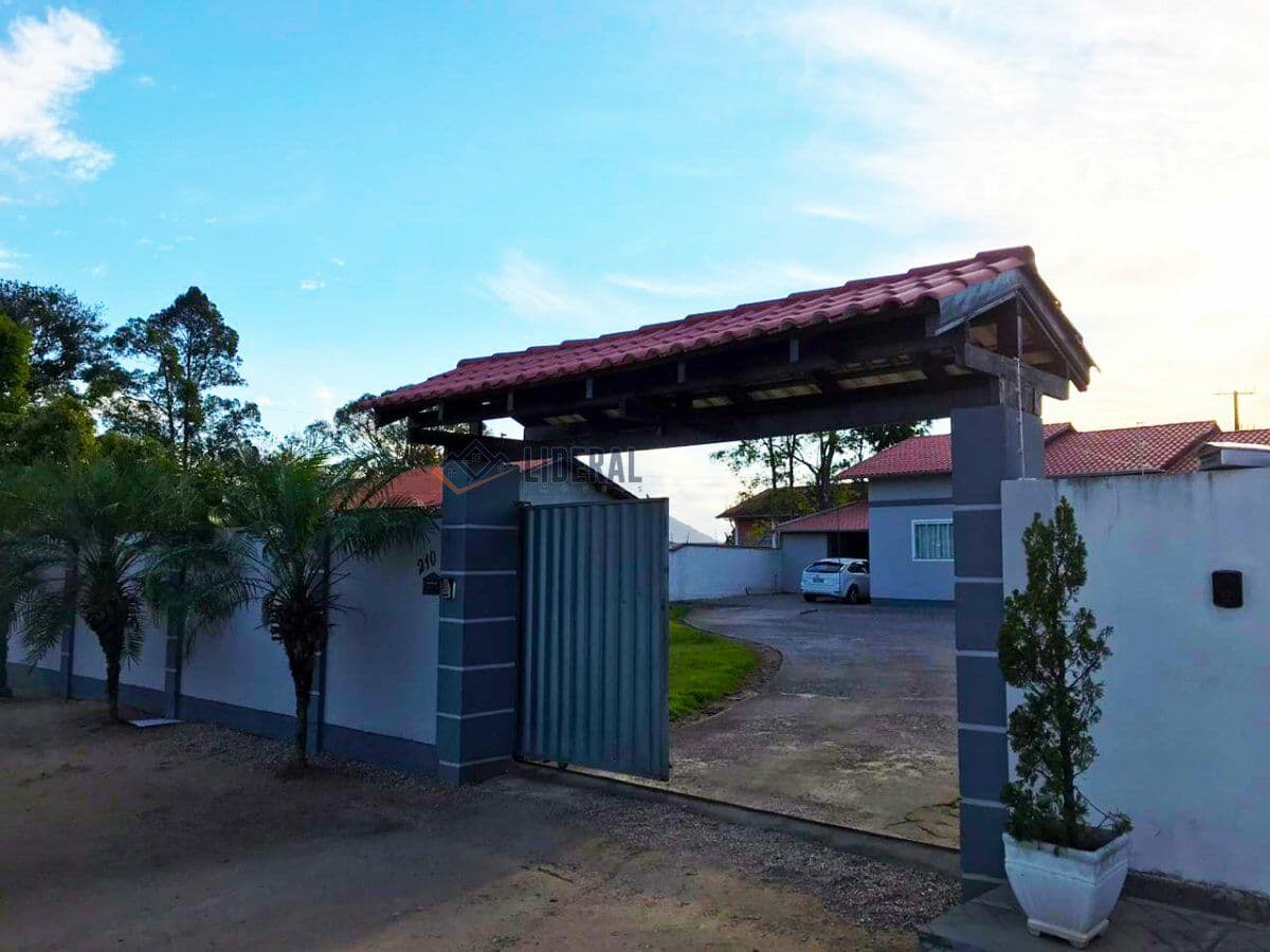 Casa Padrão para Venda em Centro Canelinha-SC