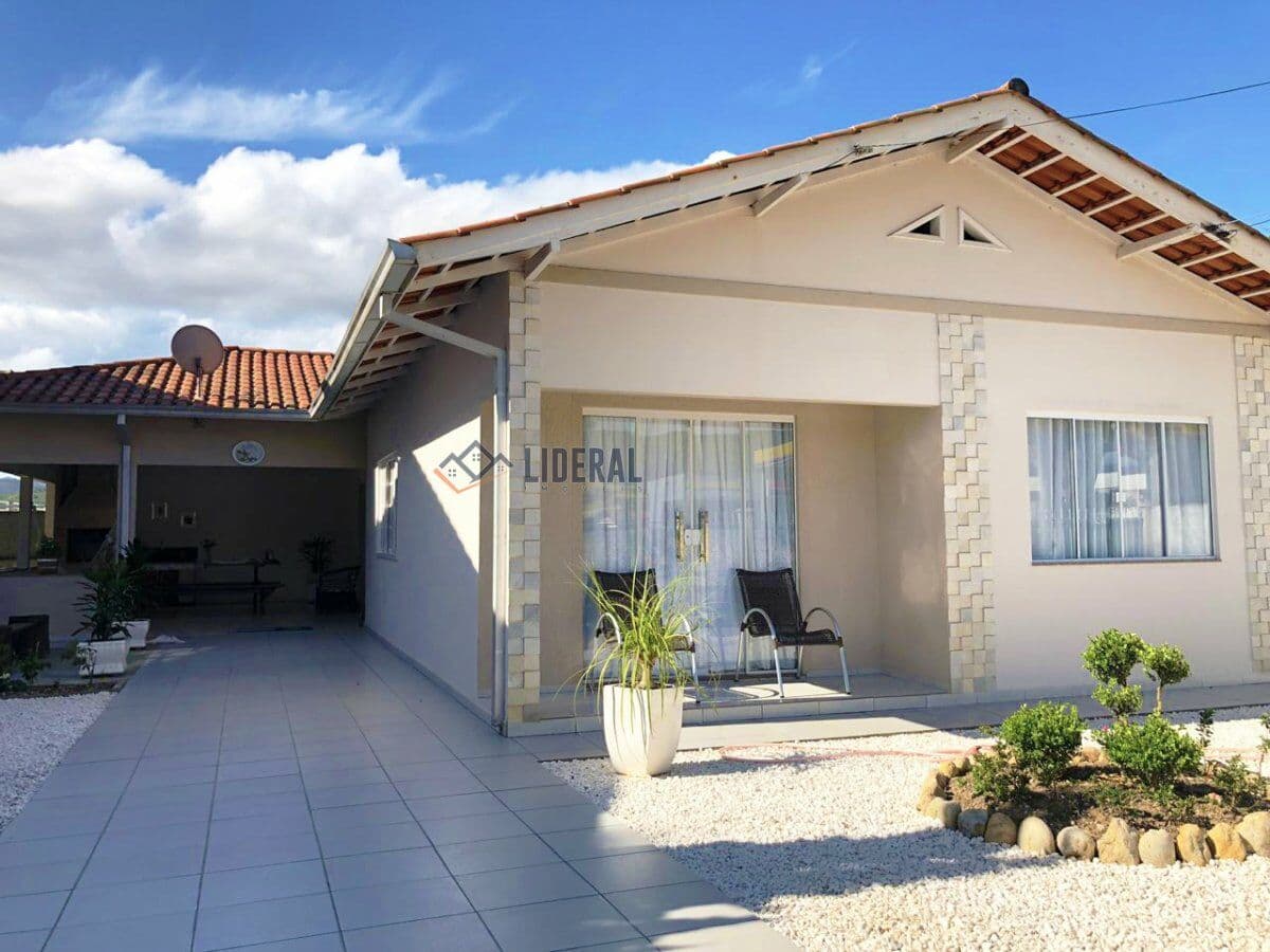 Casa Padrão para Venda em Centro Canelinha-SC