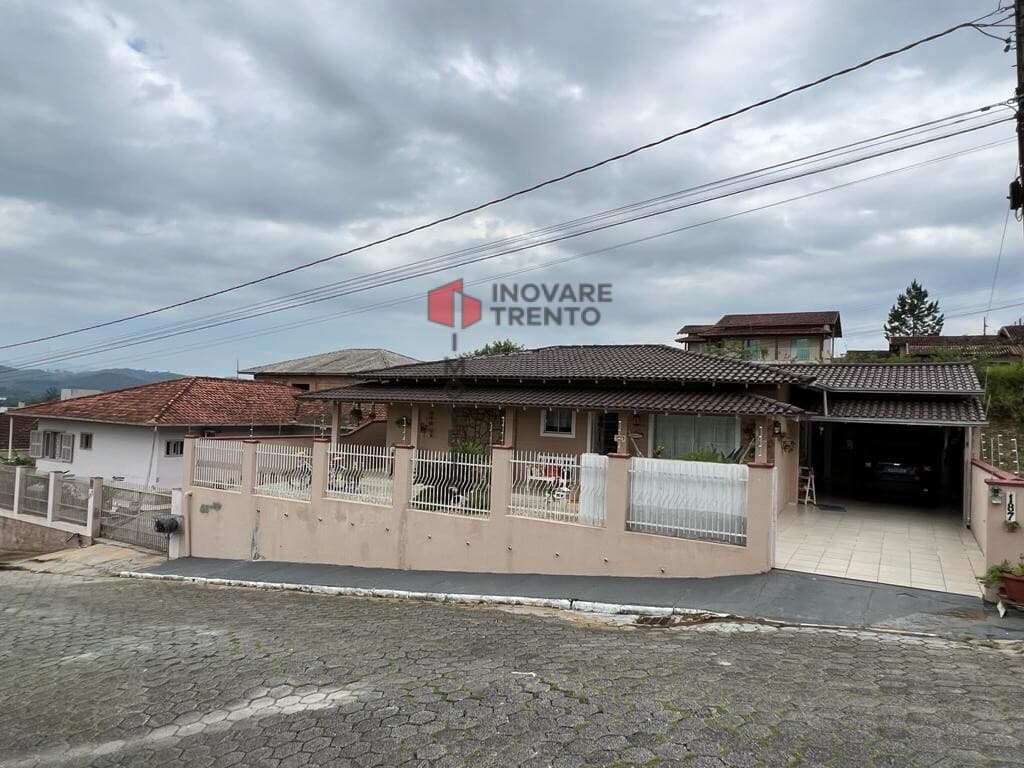 Casa em São João Batista - Centro