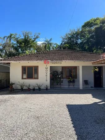 Casa Padrão Com Edícula