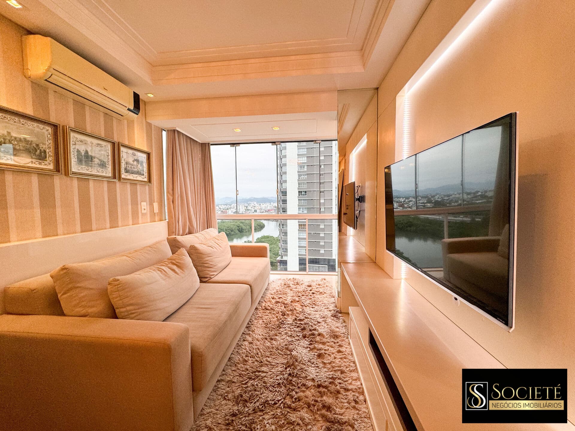 Apartamento Quadra Mar à Venda no Edifício Santos Dumont em Balneário Camboriú - SC