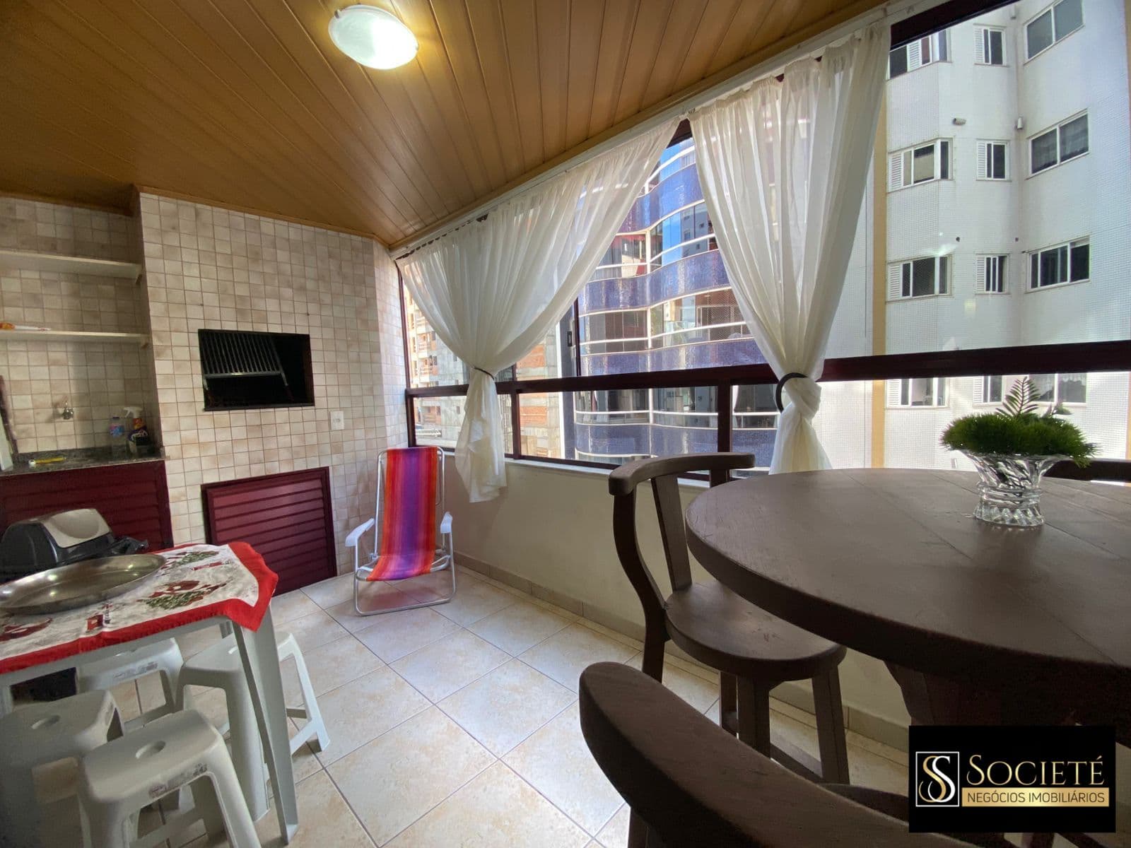 Apartamento Quadra Mar à Venda no Edifício Clermont Ferrand no Centro de Balneário Camboriú/SC