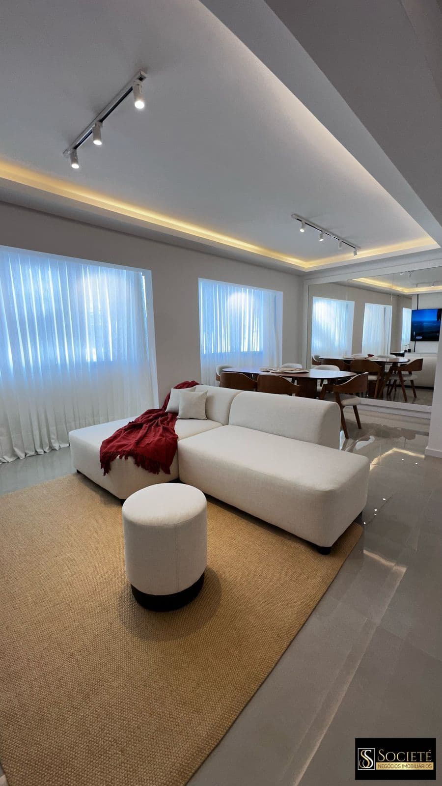 Apartamento Quadra Mar À Venda no Edifício Iris no Centro de Balneário Camboriú-SC