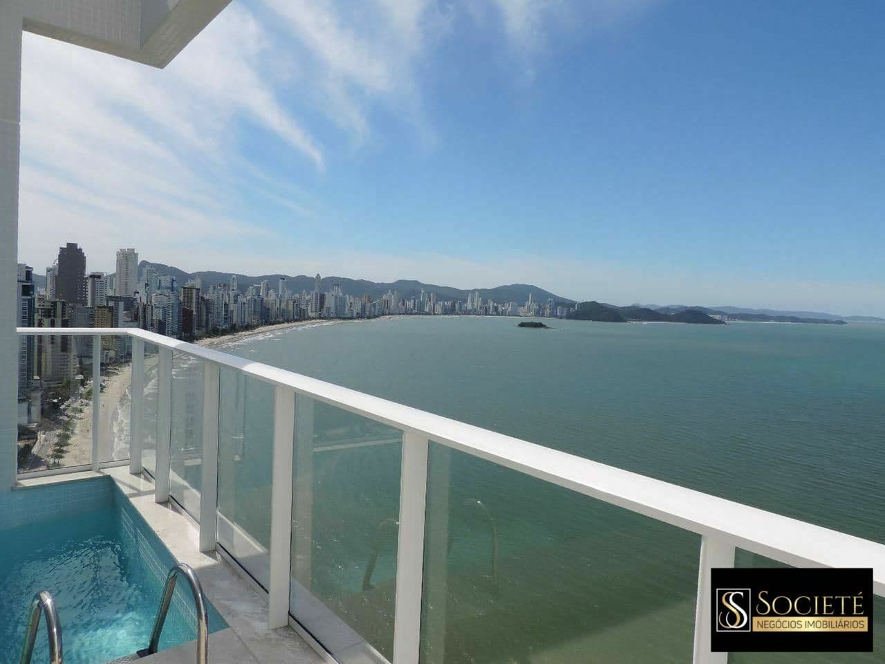 Cobertura Triplex Frente Mar com Piscina Privativa no Edifício Gran Palazzo em Balneário Camboriú - SC