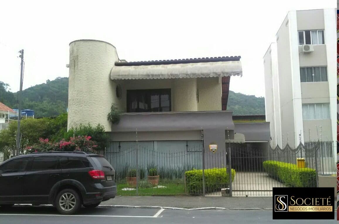 Casa à Venda na Região Central de Balneário Camboriú - SC