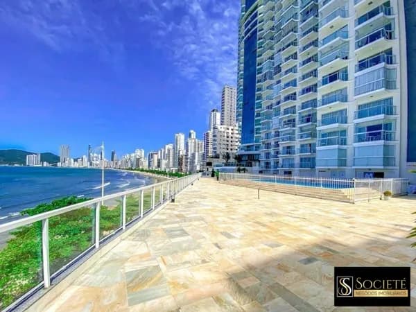 Apartamento Quadra Mar no Edifício Imperatriz no Centro de Balneário Camboriú