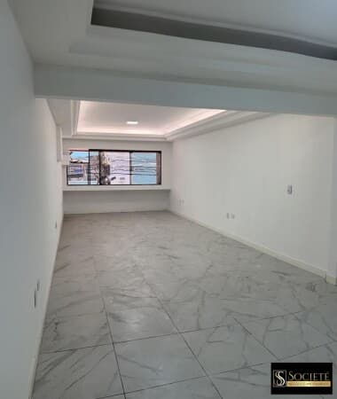 Sala Comercial na Avenida Brasil no 1º andar no Edifício Solar Grimaldi em Balneário Camboriú - SC