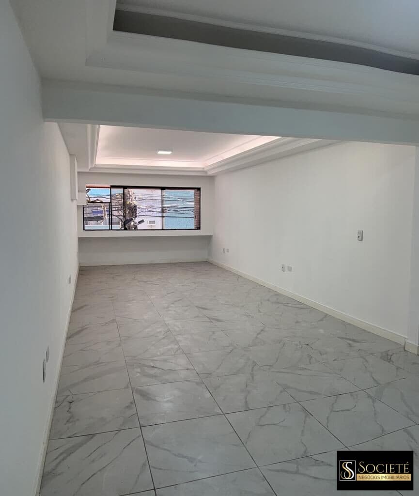 Sala Comercial na Avenida Brasil no 1º andar no Edifício Solar Grimaldi em Balneário Camboriú - SC