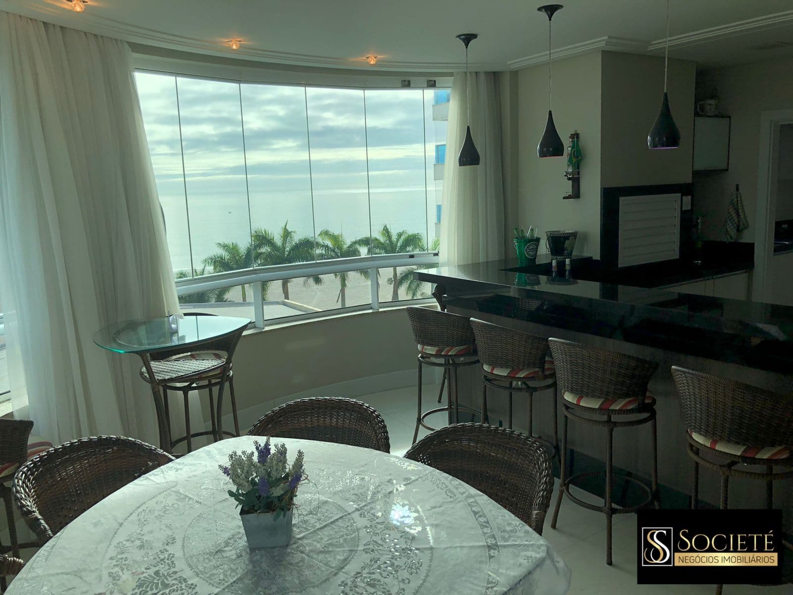 Apartamento Quadra Mar a venda no Edifício Costa Del Mare em Balneário Camboriú- SC