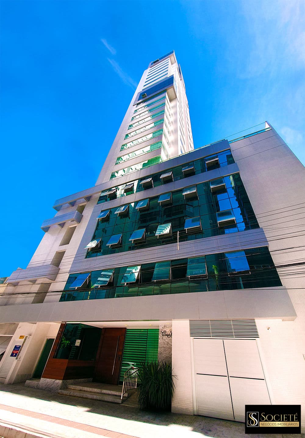 Apartamento Quadra Mar à Venda no Edifício Cidade Jardim em Balneário Camboriú-SC
