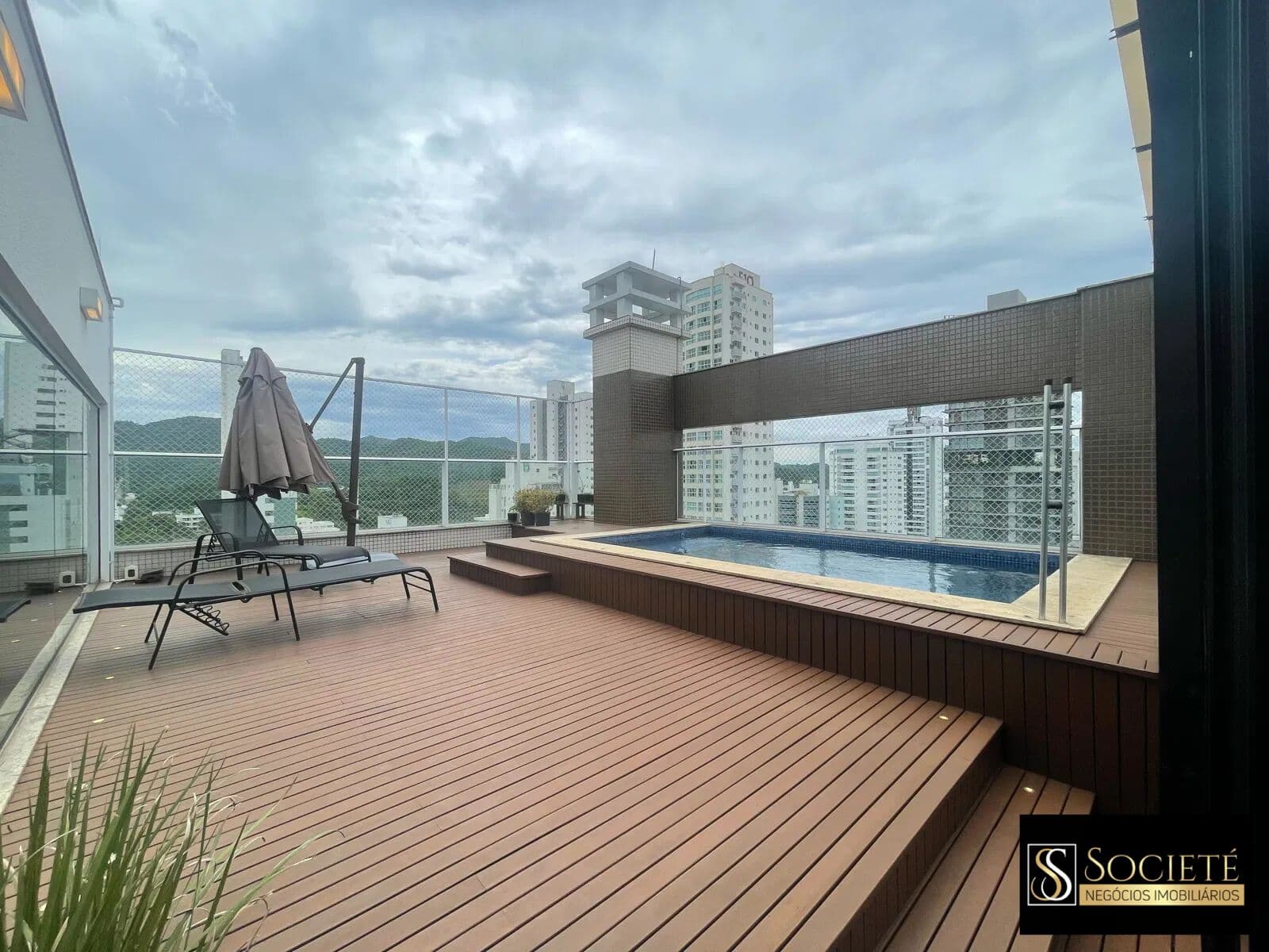 Apartamento Cobertura Duplex Quadra Mar Piscina Privativa à Venda no Edifício Costa Insolaratta em Balneário Camboriú - SC