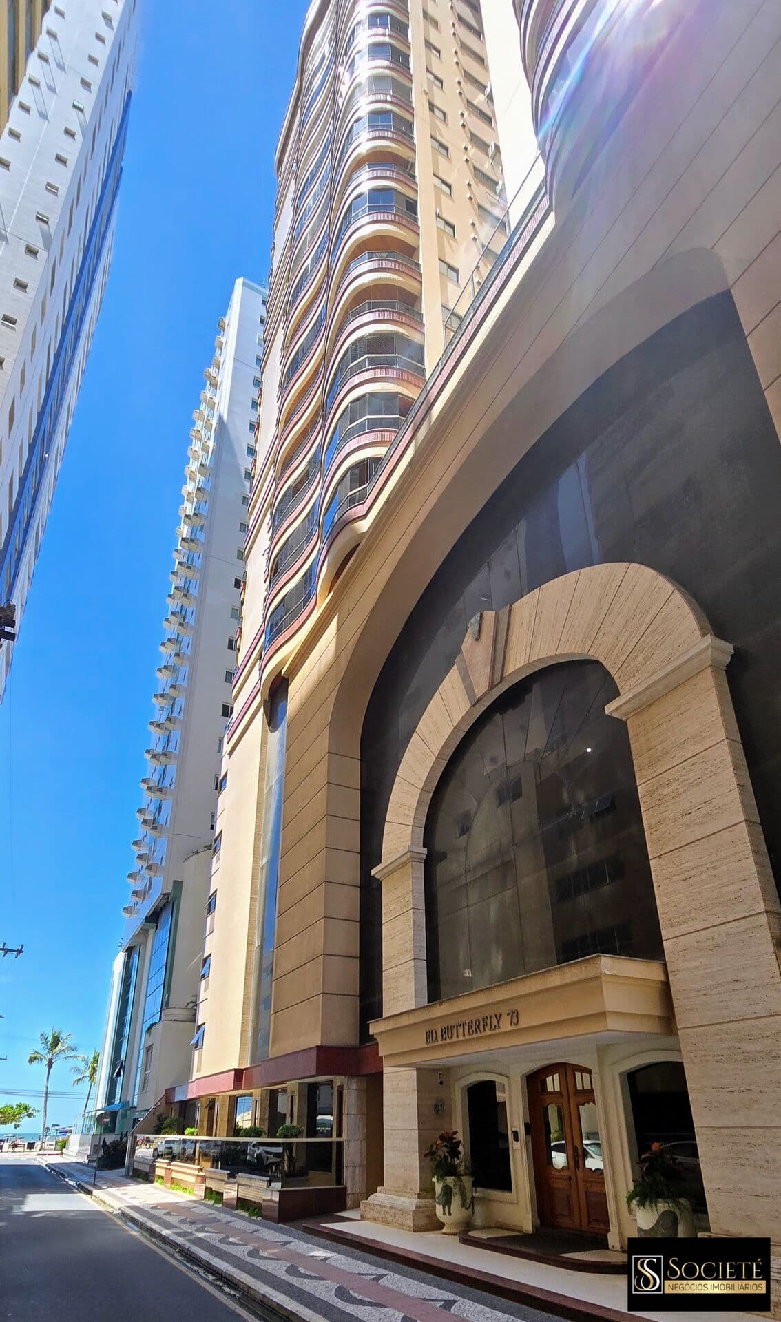 Apartamento Quadra Mar à Venda no Edifício Butterfly em Balneário Camboriú SC.