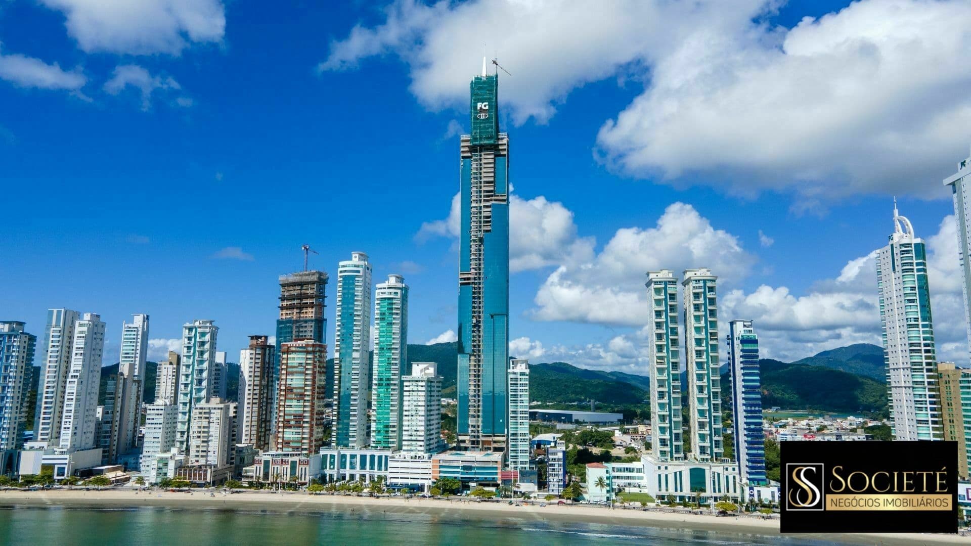 Apartamento à venda no Edifício One Tower em Balneário Camboriú SC