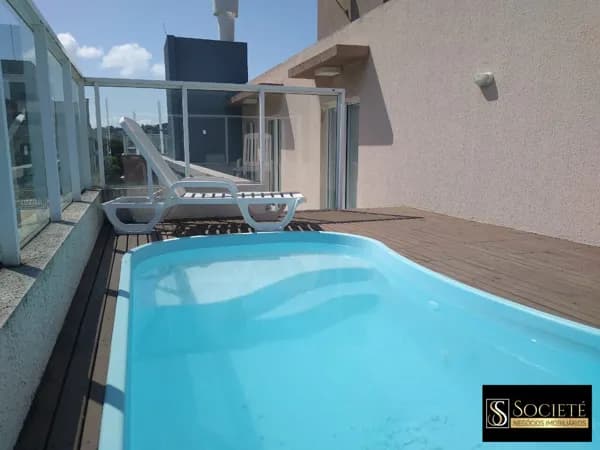 Cobertura com Piscina Privativa à Venda no Bairro Bombas em Bombinhas/SC