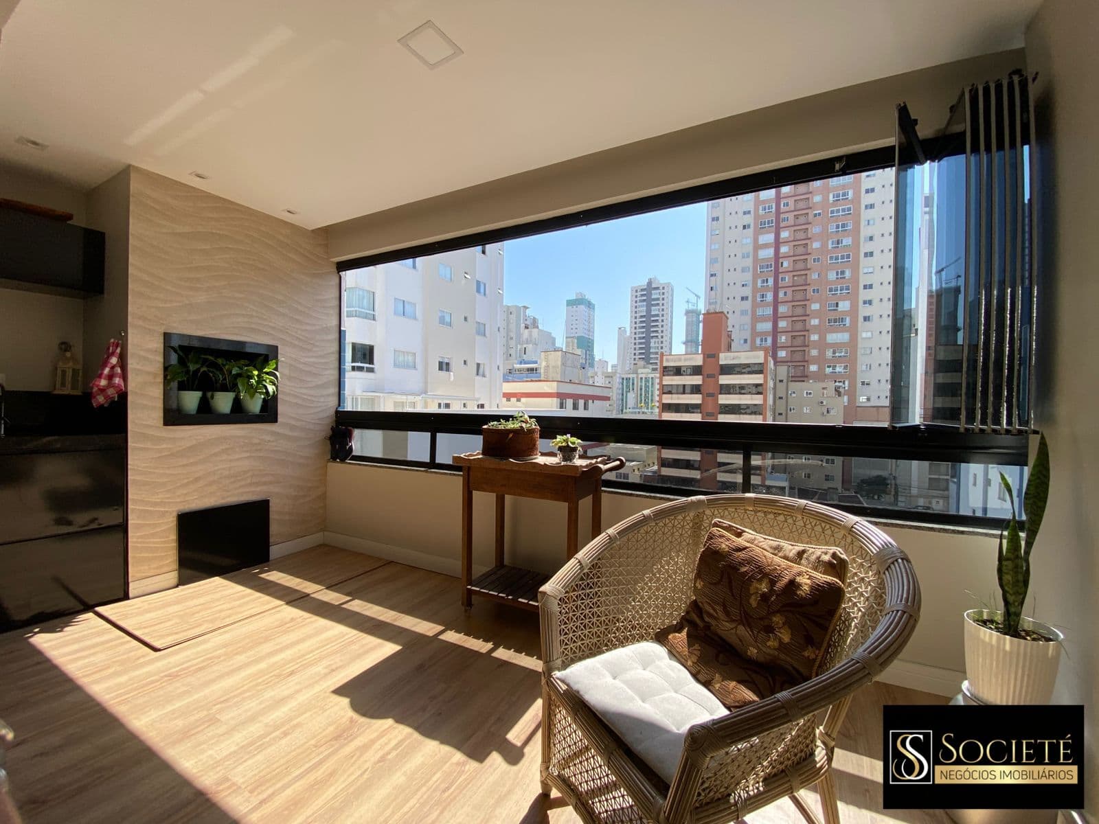 Apartamento à Venda no Edifício Fortuna no Centro de Balneário Camboriú - SC