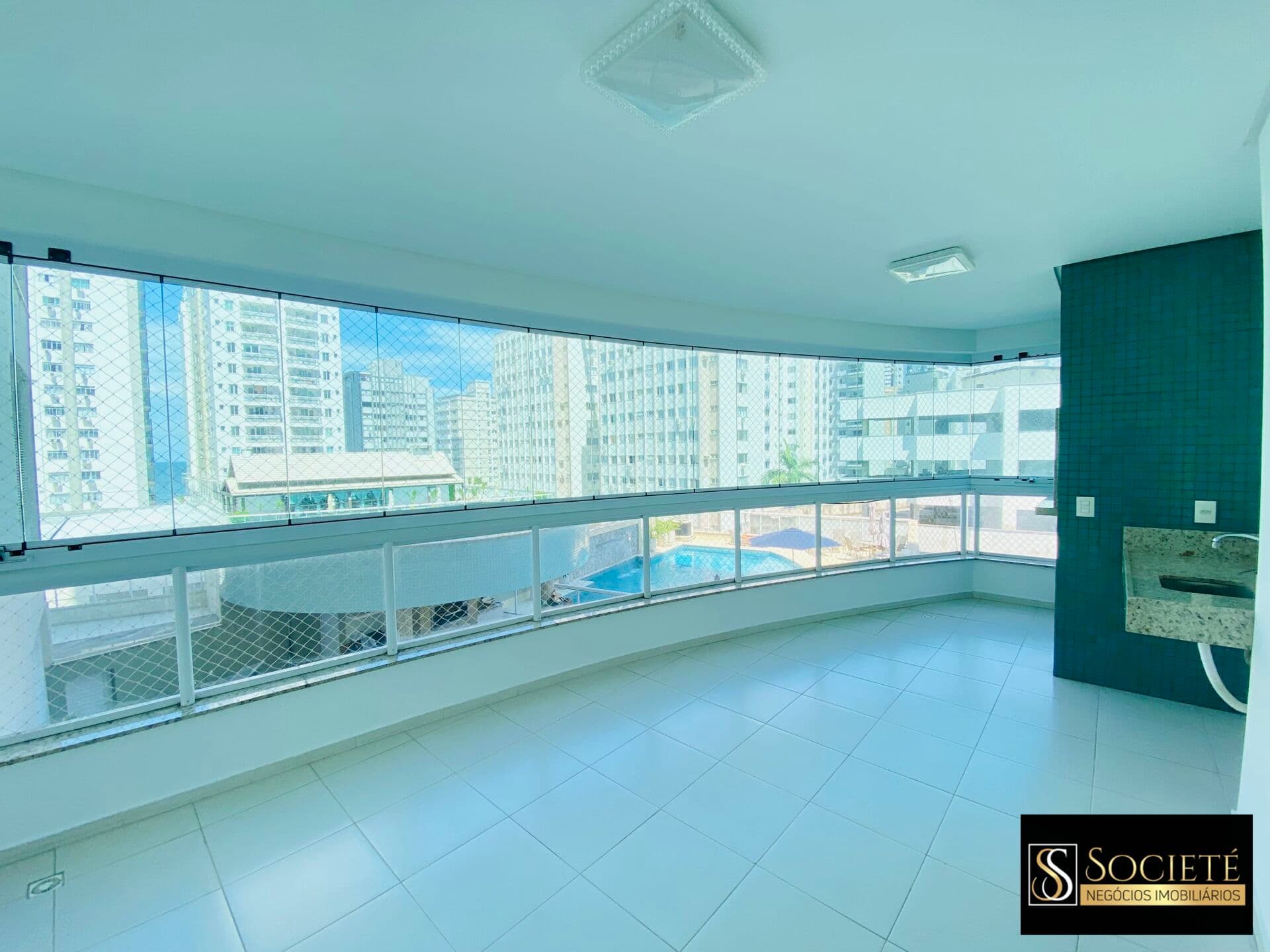 Apartamento Alto Padrão no Edifício Dimora Del Sole no Centro de Balneário Camboriú