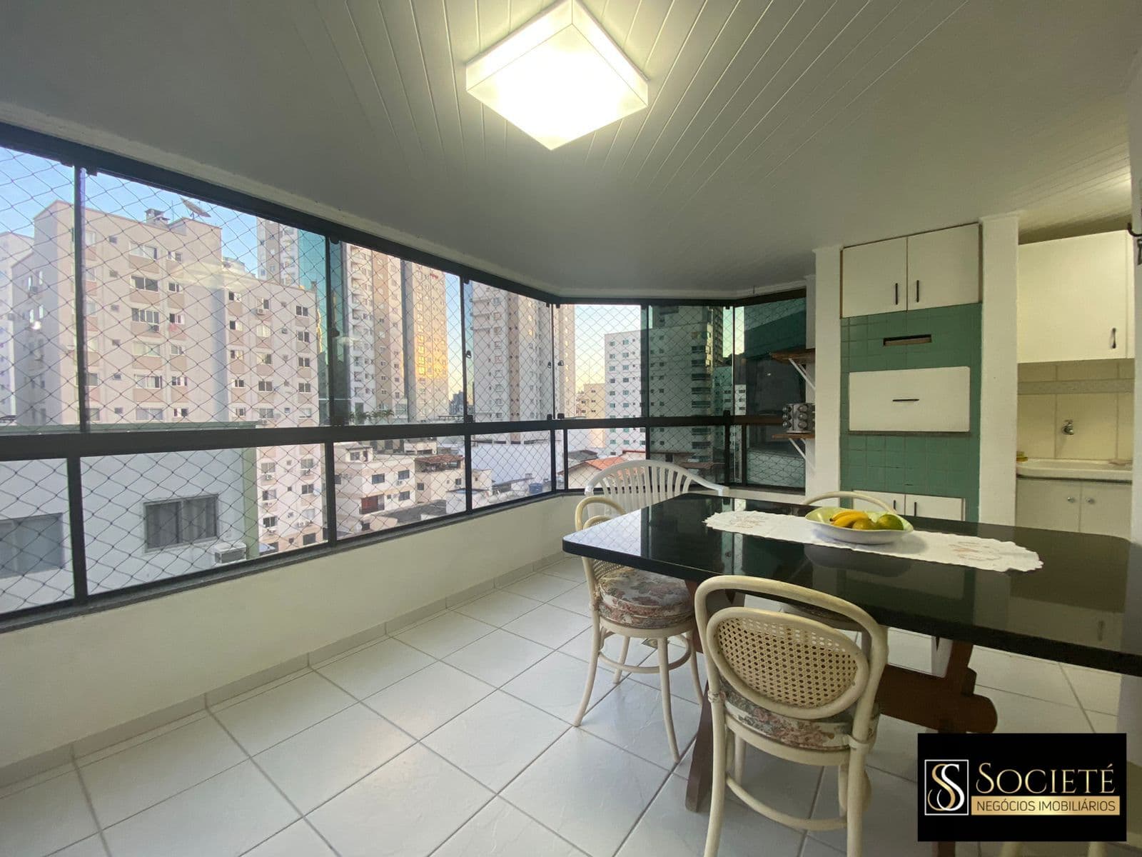 Apartamento no Edifício Claudia no Centro de Balneário Camboriú